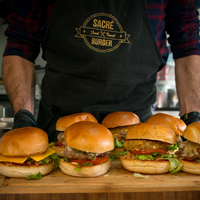 Sacré Burger propose des burgers gourmands et locaux